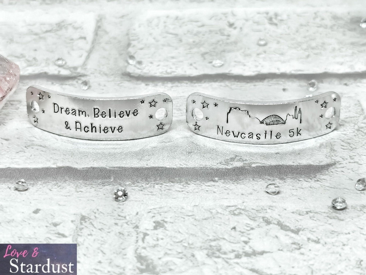 NEWCASTLE Skyline Trainer Tags